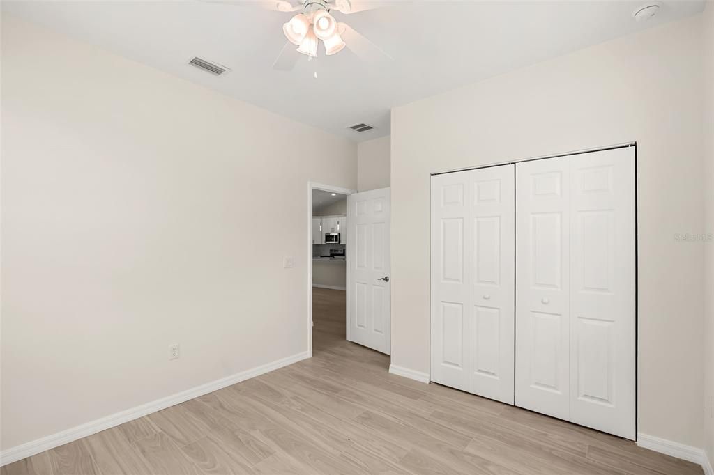 Activo con contrato: $414,900 (4 camas, 3 baños, 1769 Pies cuadrados)