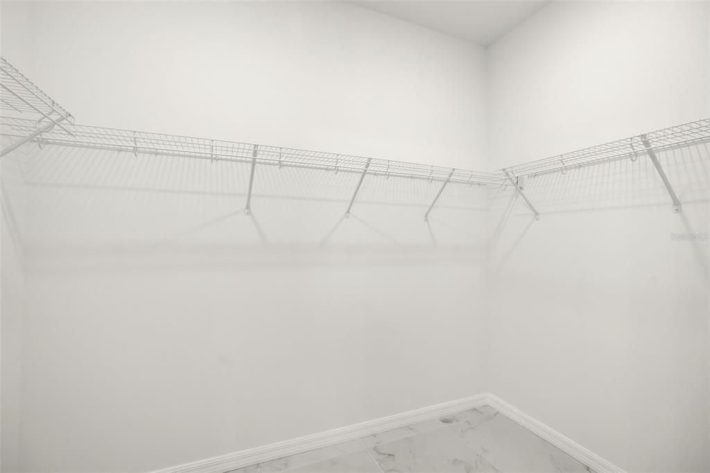 Activo con contrato: $414,900 (4 camas, 3 baños, 1769 Pies cuadrados)