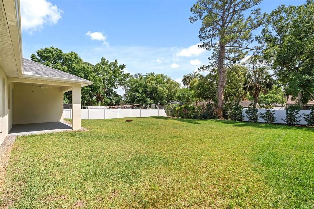 Activo con contrato: $414,900 (4 camas, 3 baños, 1769 Pies cuadrados)