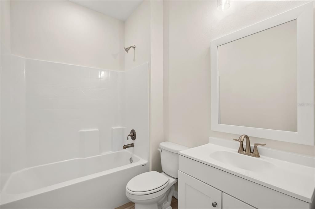 Activo con contrato: $414,900 (4 camas, 3 baños, 1769 Pies cuadrados)