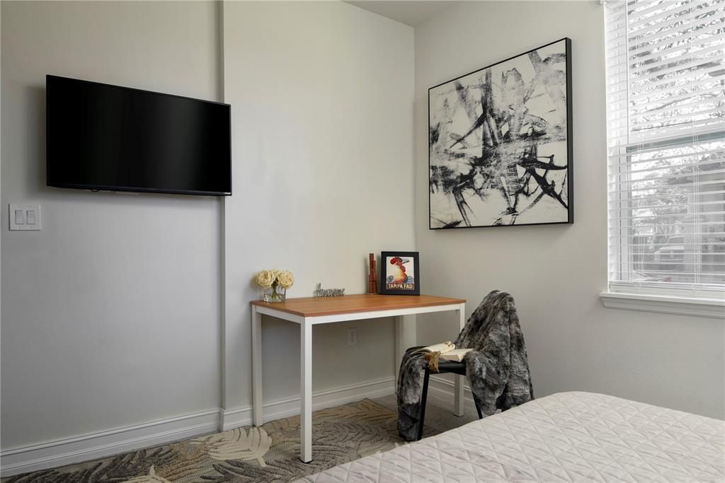 For Rent: $2,750 (2 beds, 1 baths, 1066 Square Feet)