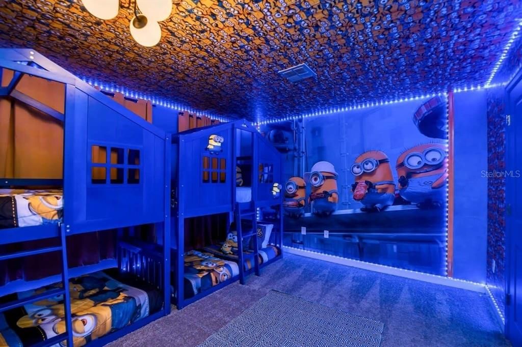 На продажу: $1,050,000 (8 спален, 5 ванн, 4289 Квадратных фут)