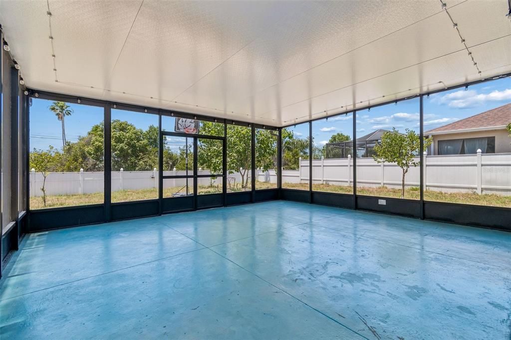 For Sale: $450,000 (4 beds, 2 baths, 2551 Square Feet)