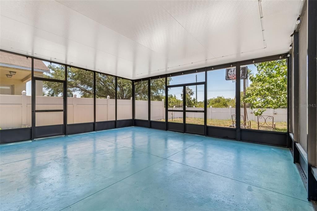 For Sale: $450,000 (4 beds, 2 baths, 2551 Square Feet)