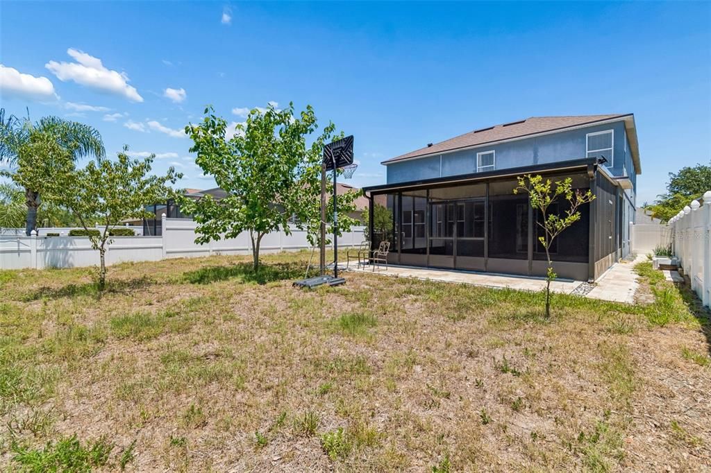 For Sale: $450,000 (4 beds, 2 baths, 2551 Square Feet)