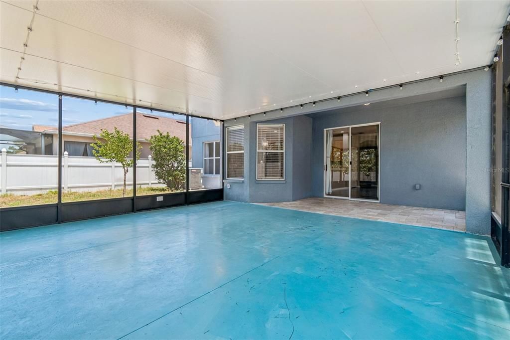 For Sale: $450,000 (4 beds, 2 baths, 2551 Square Feet)