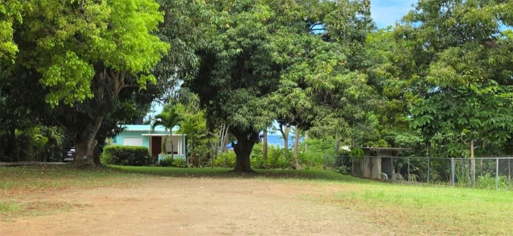 На продажу: $650,000 (0.30 acres)