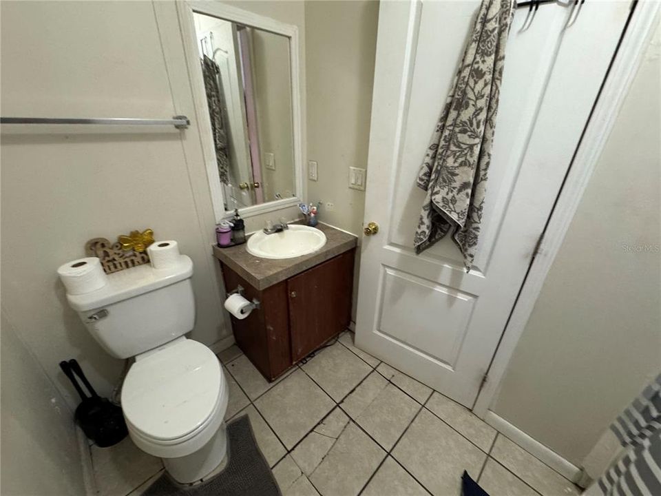 На продажу: $168,000 (4 спален, 2 ванн, 1643 Квадратных фут)