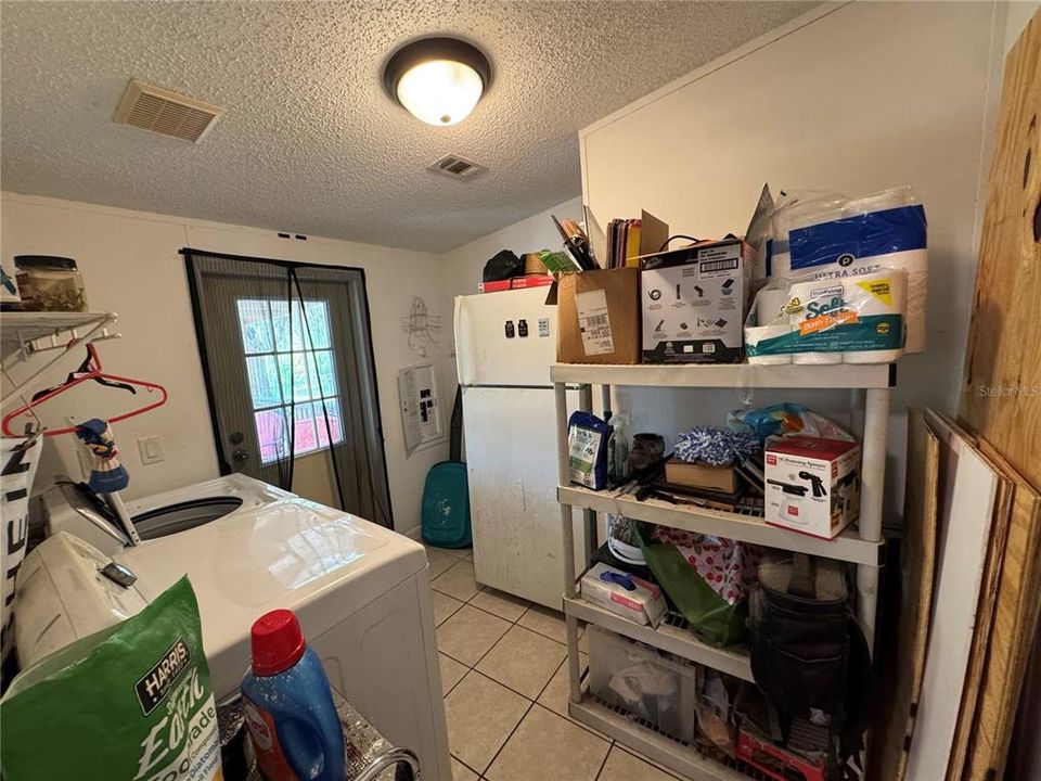На продажу: $168,000 (4 спален, 2 ванн, 1643 Квадратных фут)