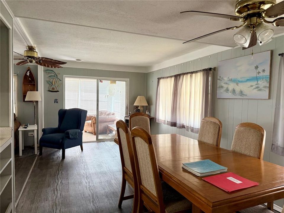 For Sale: $132,000 (2 beds, 2 baths, 800 Square Feet)