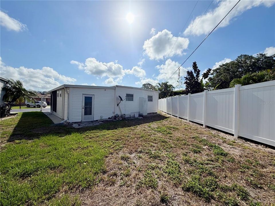 For Sale: $132,000 (2 beds, 2 baths, 800 Square Feet)