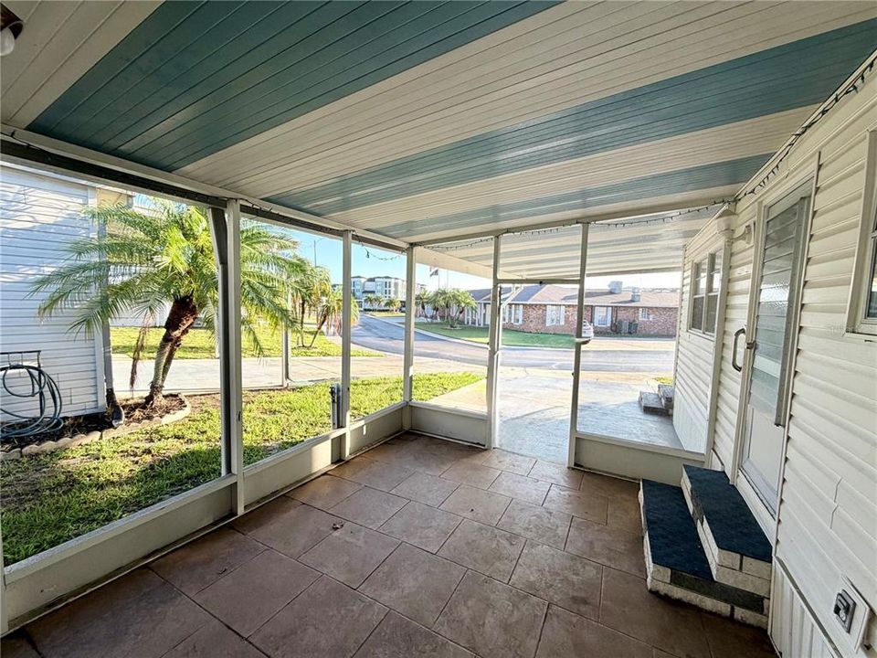 For Sale: $132,000 (2 beds, 2 baths, 800 Square Feet)