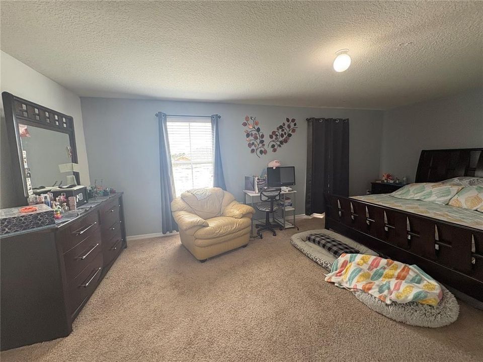 En Venta: $315,000 (4 camas, 2 baños, 2526 Pies cuadrados)