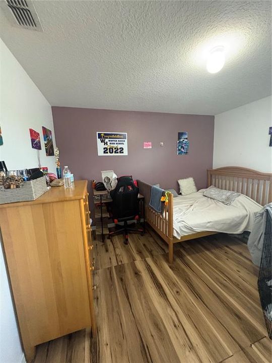 En Venta: $315,000 (4 camas, 2 baños, 2526 Pies cuadrados)