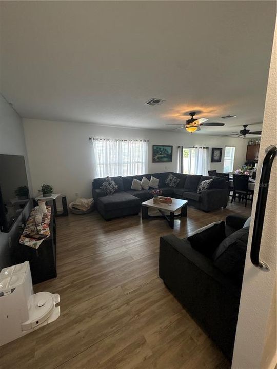 En Venta: $315,000 (4 camas, 2 baños, 2526 Pies cuadrados)