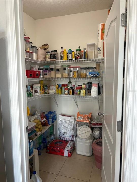 En Venta: $315,000 (4 camas, 2 baños, 2526 Pies cuadrados)