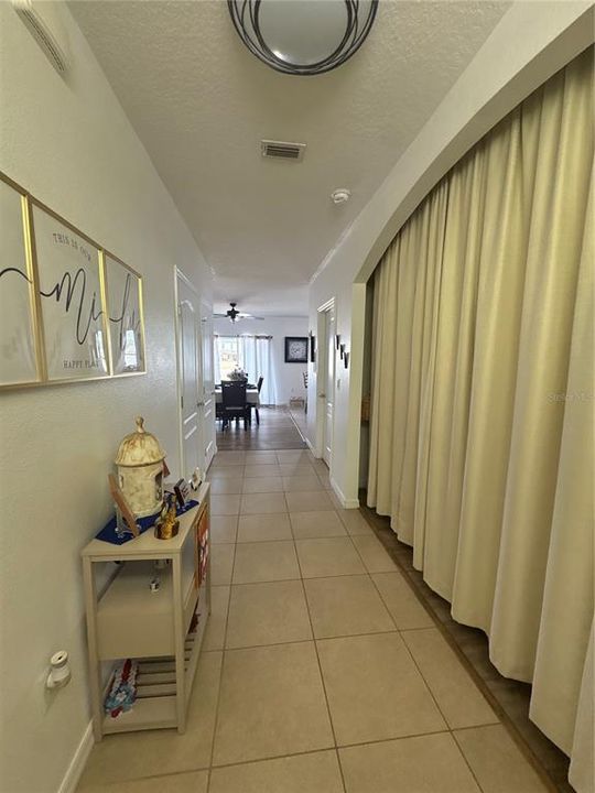 En Venta: $315,000 (4 camas, 2 baños, 2526 Pies cuadrados)