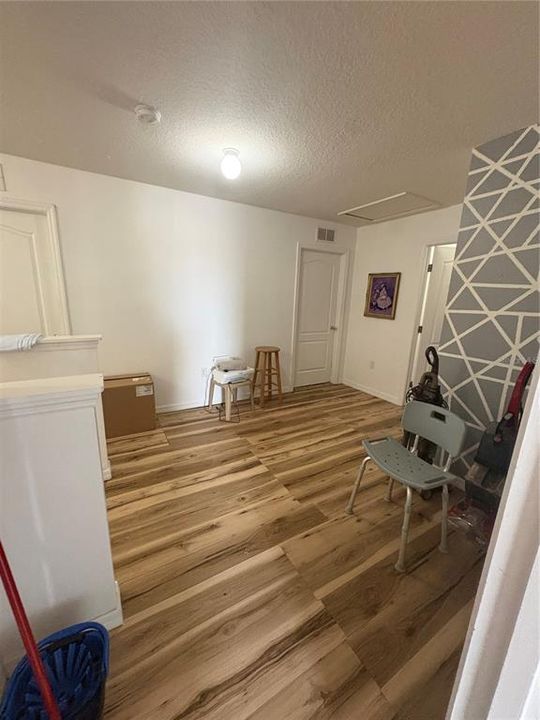 En Venta: $315,000 (4 camas, 2 baños, 2526 Pies cuadrados)