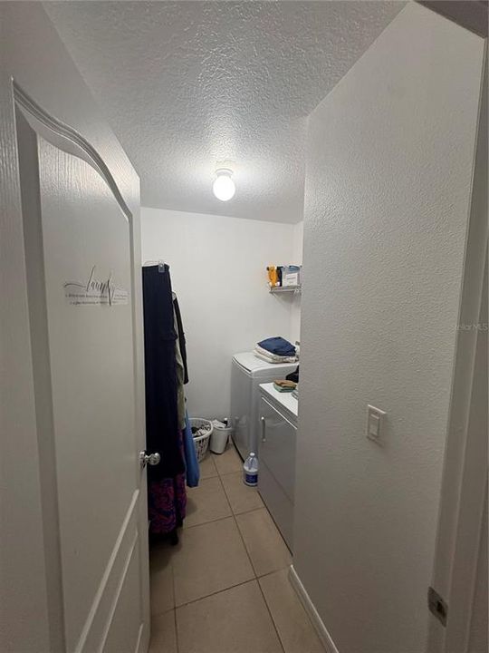 En Venta: $315,000 (4 camas, 2 baños, 2526 Pies cuadrados)
