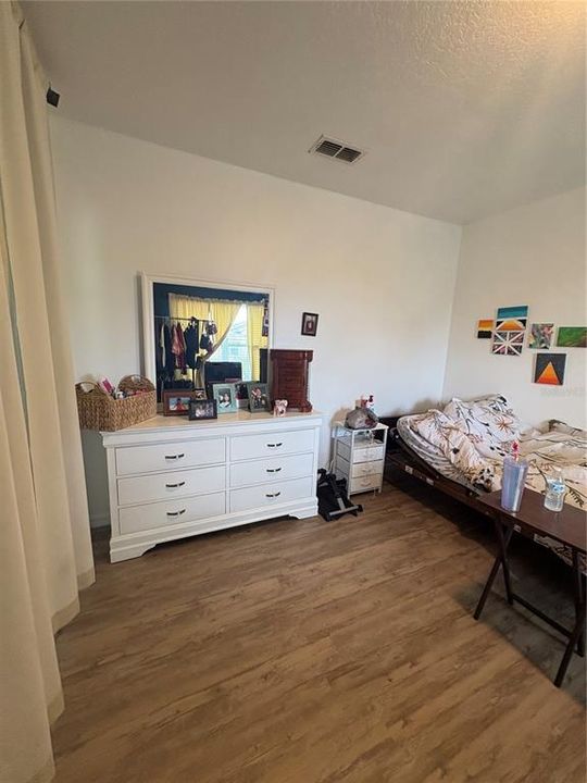 En Venta: $315,000 (4 camas, 2 baños, 2526 Pies cuadrados)