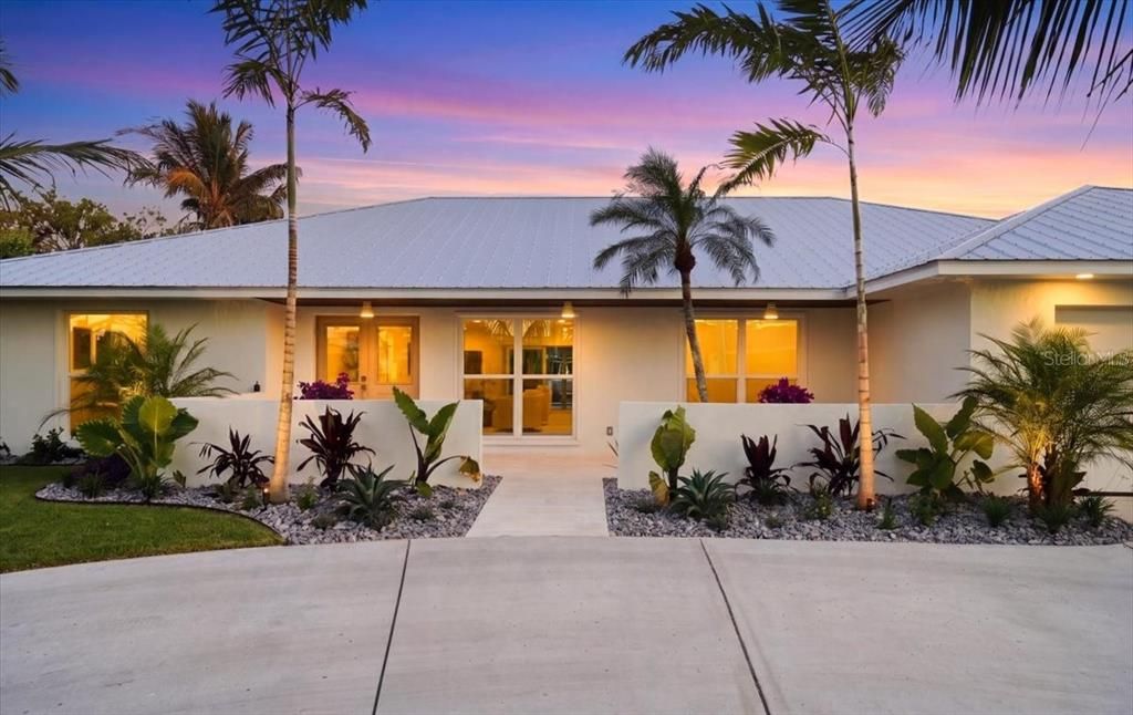 For Sale: $2,750,000 (4 beds, 3 baths, 2211 Square Feet)