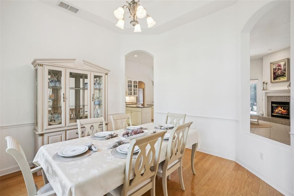 En Venta: $949,800 (5 camas, 3 baños, 3151 Pies cuadrados)