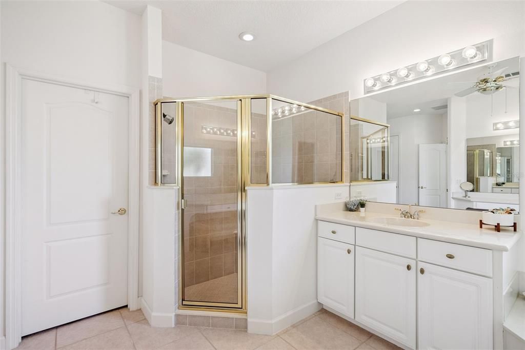 En Venta: $949,800 (5 camas, 3 baños, 3151 Pies cuadrados)