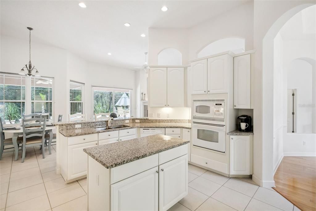 En Venta: $949,800 (5 camas, 3 baños, 3151 Pies cuadrados)