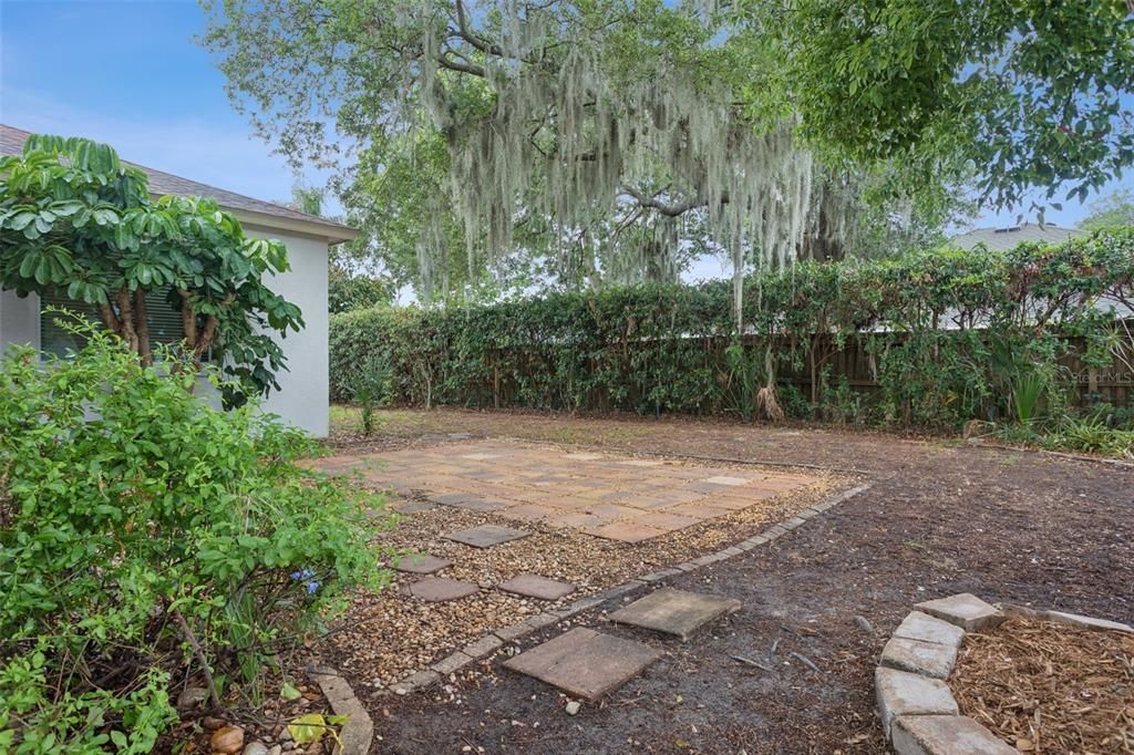 Activo con contrato: $419,900 (4 camas, 3 baños, 2255 Pies cuadrados)