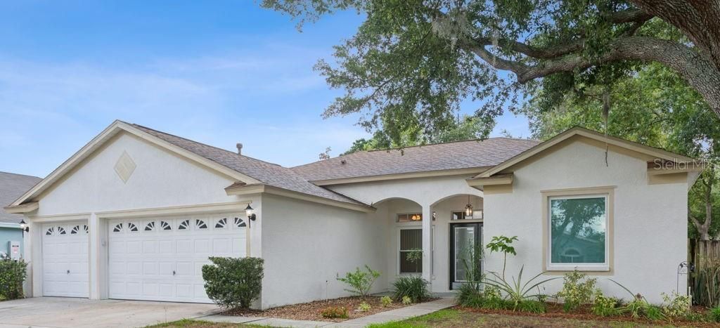 Activo con contrato: $419,900 (4 camas, 3 baños, 2255 Pies cuadrados)