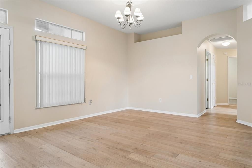 Activo con contrato: $419,900 (4 camas, 3 baños, 2255 Pies cuadrados)
