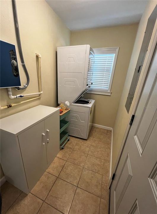 For Rent: $2,000 (3 beds, 1 baths, 1000 Square Feet)