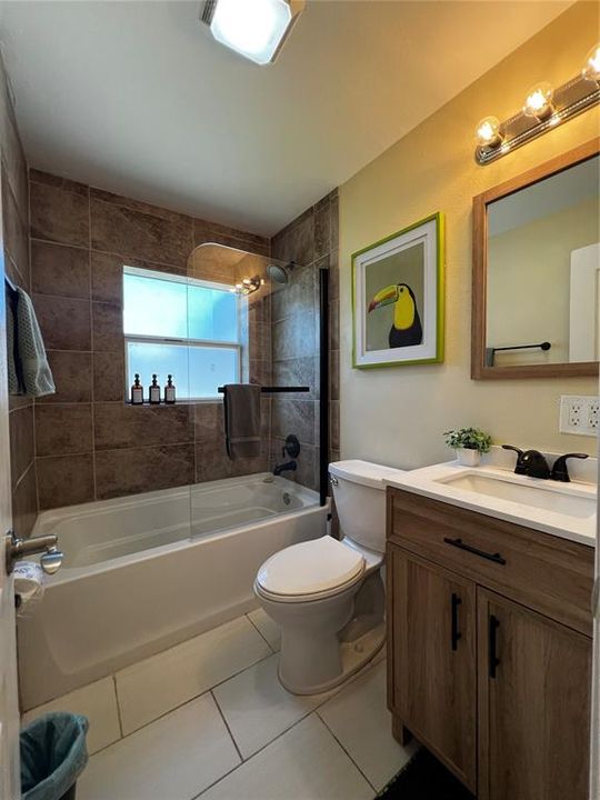 For Rent: $2,000 (3 beds, 1 baths, 1000 Square Feet)
