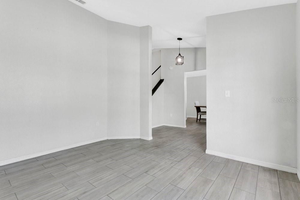 На продажу: $385,000 (3 спален, 3 ванн, 1708 Квадратных фут)