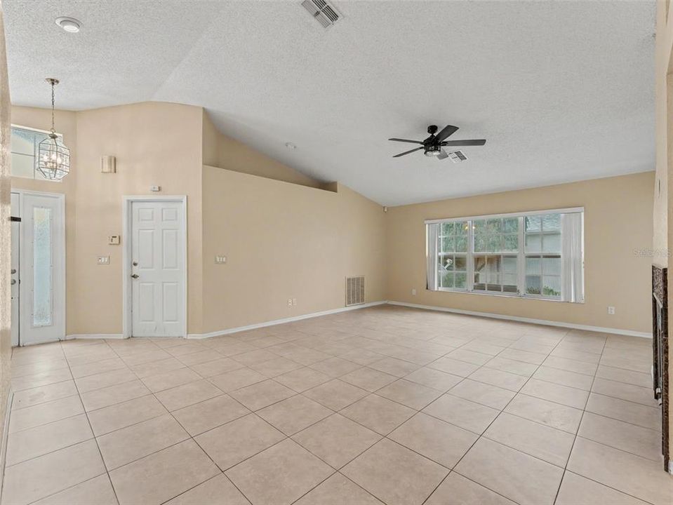 For Sale: $259,900 (2 beds, 2 baths, 1548 Square Feet)