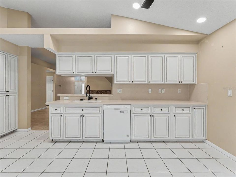 For Sale: $259,900 (2 beds, 2 baths, 1548 Square Feet)