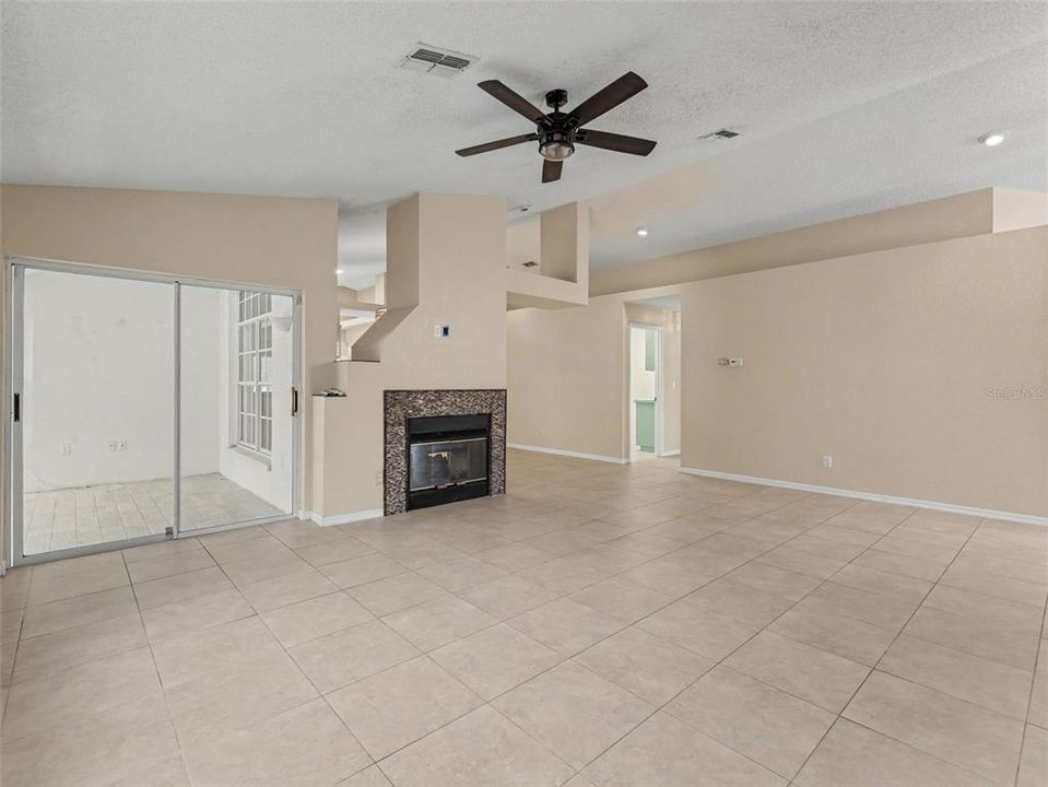 For Sale: $259,900 (2 beds, 2 baths, 1548 Square Feet)