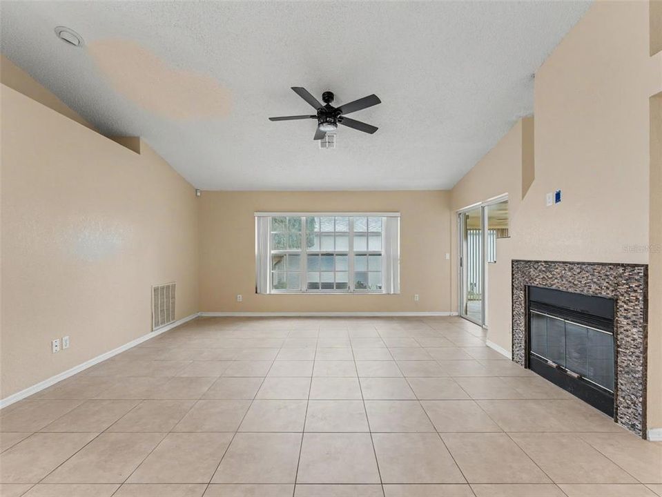 For Sale: $259,900 (2 beds, 2 baths, 1548 Square Feet)