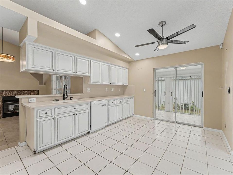 For Sale: $259,900 (2 beds, 2 baths, 1548 Square Feet)