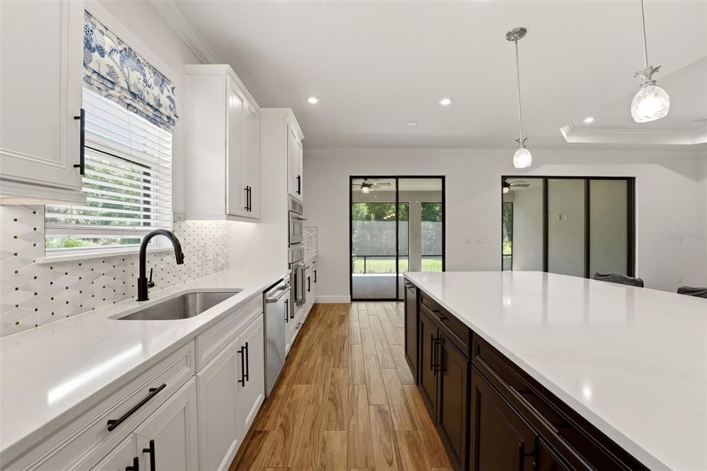 En Venta: $669,000 (3 camas, 3 baños, 2385 Pies cuadrados)