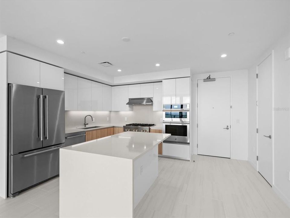 For Sale: $1,195,000 (2 beds, 2 baths, 1348 Square Feet)