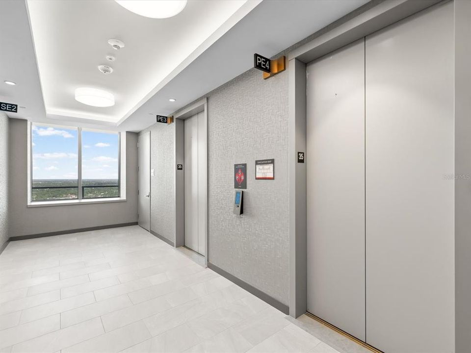 For Sale: $1,195,000 (2 beds, 2 baths, 1348 Square Feet)