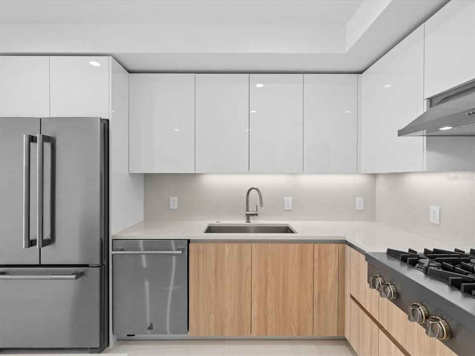 For Sale: $1,195,000 (2 beds, 2 baths, 1348 Square Feet)