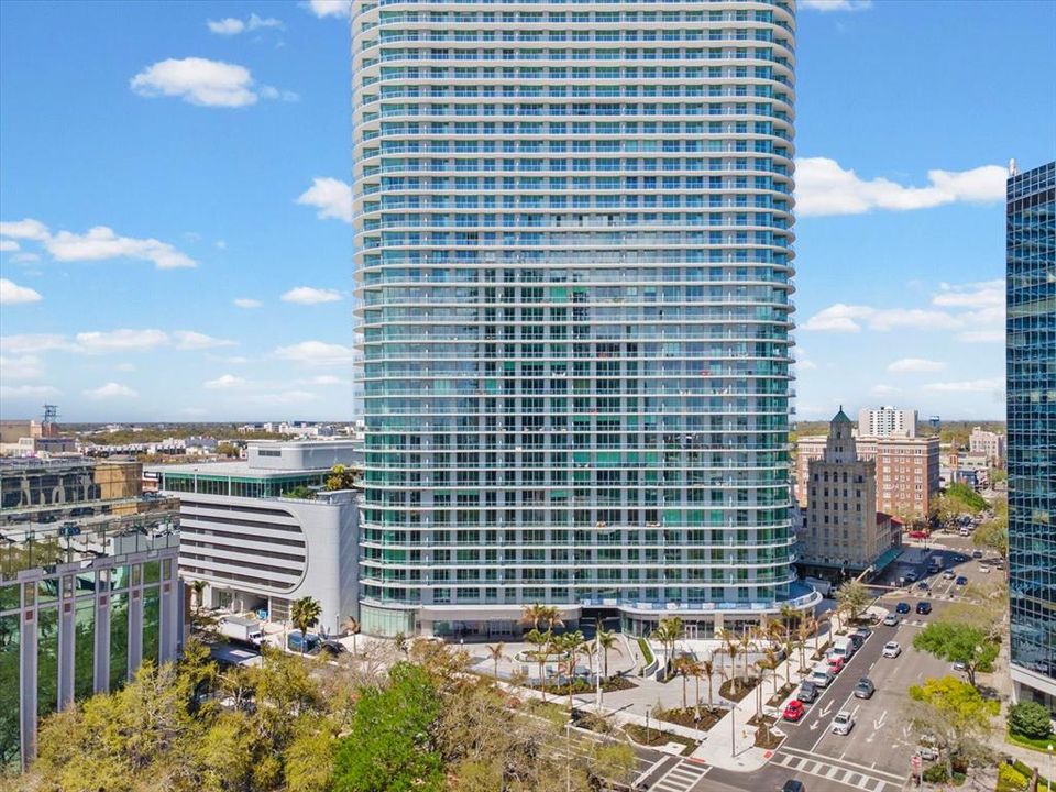 For Sale: $1,195,000 (2 beds, 2 baths, 1348 Square Feet)