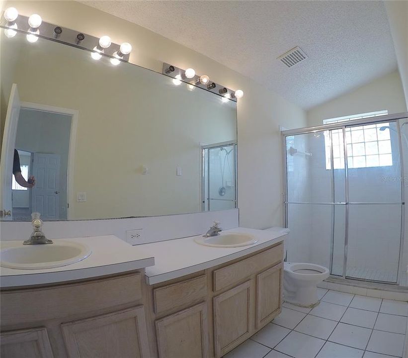 For Rent: $1,995 (3 beds, 2 baths, 1569 Square Feet)
