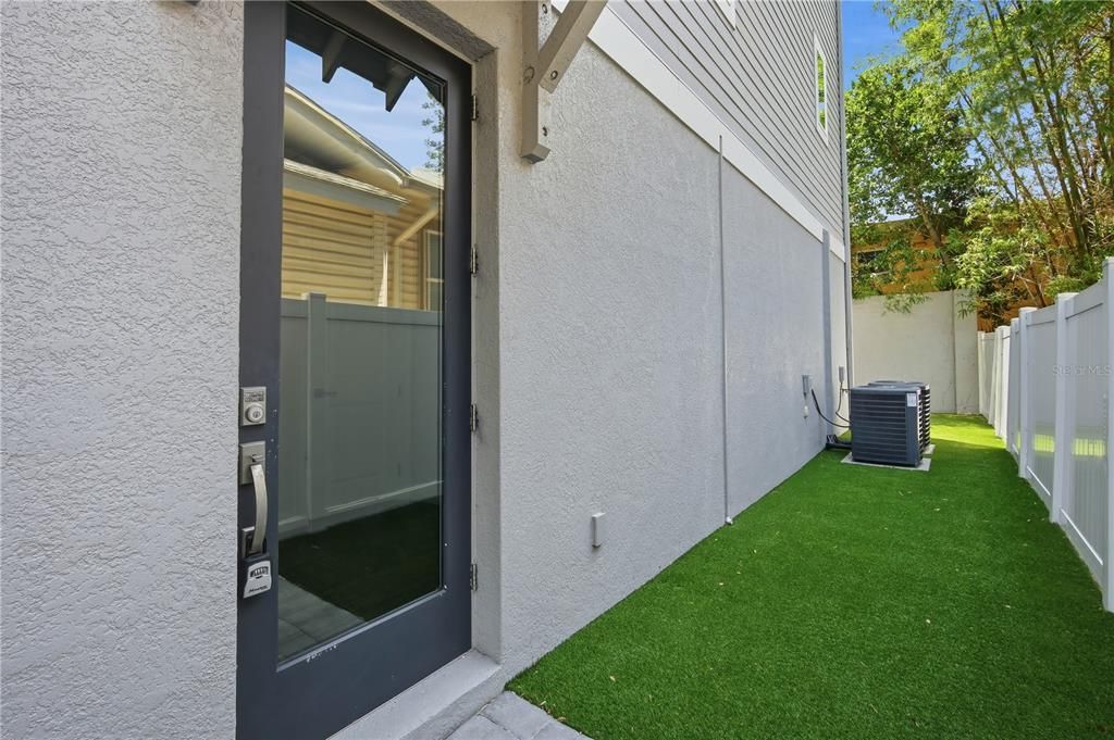 For Rent: $5,950 (3 beds, 3 baths, 2706 Square Feet)