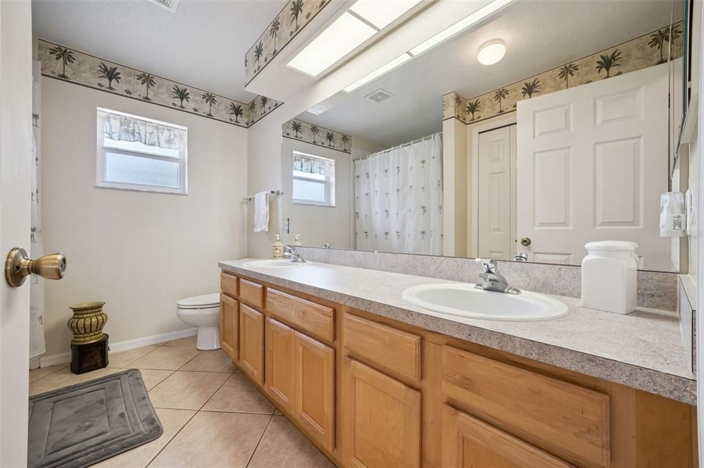 For Sale: $375,000 (3 beds, 2 baths, 2221 Square Feet)