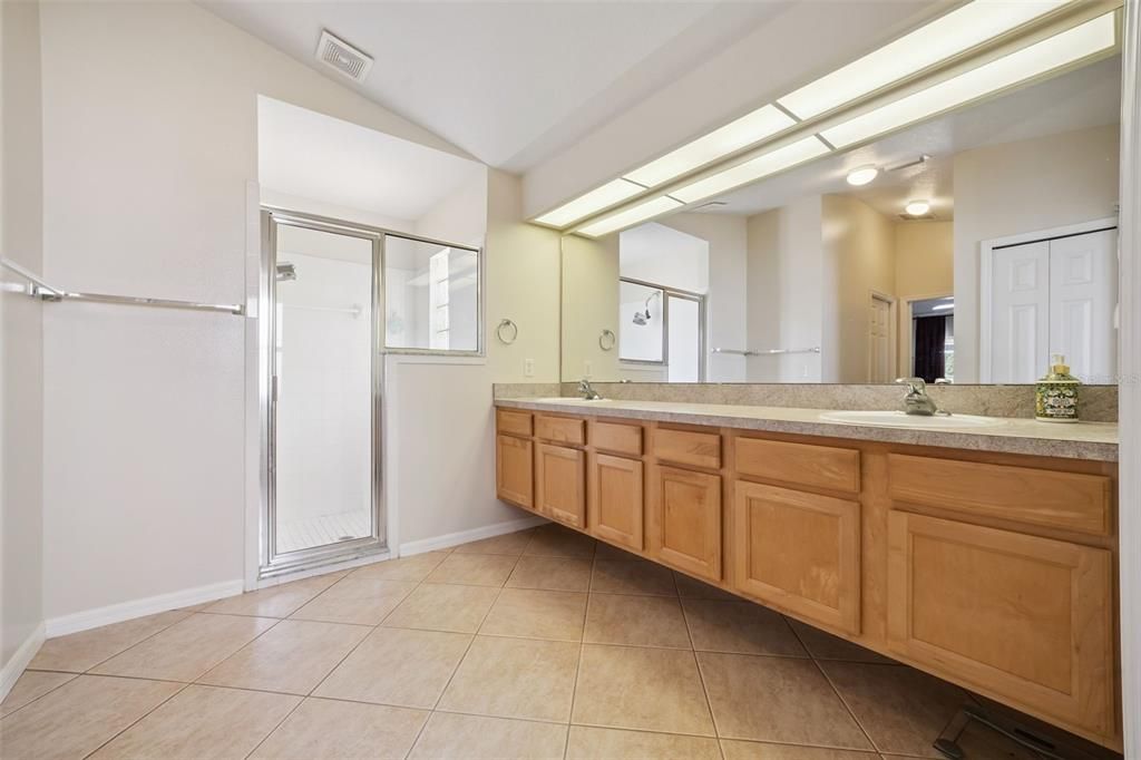 For Sale: $375,000 (3 beds, 2 baths, 2221 Square Feet)