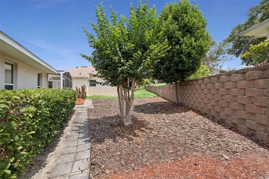For Sale: $375,000 (3 beds, 2 baths, 2221 Square Feet)