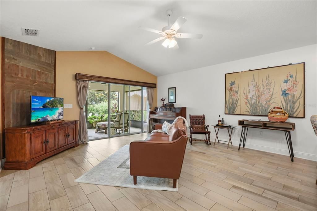 На продажу: $365,000 (3 спален, 2 ванн, 1776 Квадратных фут)